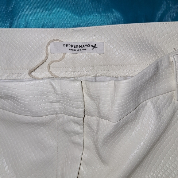 Peppermayo Snake Skin Textured White Pants 16 - Picture 2 of 4